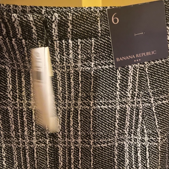 Long, plaidBR skirt. - Picture 4 of 6